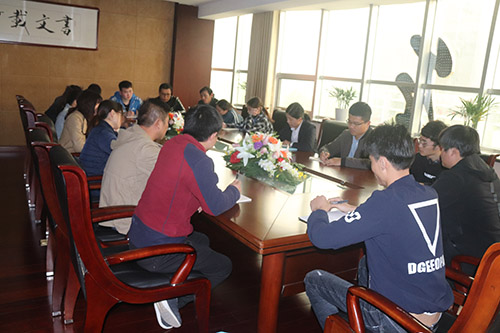 装饰公司组织新员工座谈会 暨”高举五四火炬“